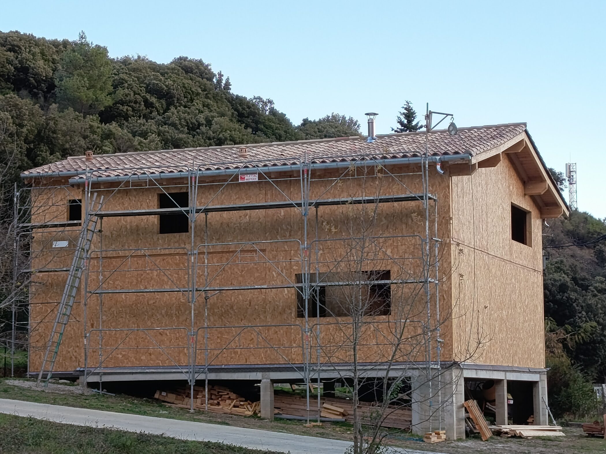 Toiture neuve pour construction d'une maison ossature bois a Saint Jean De Minervois.
